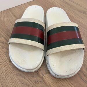 Gucci Men’s Slides | Mem’s Sandals | White w/Green and Red Stripes | Sz. 11